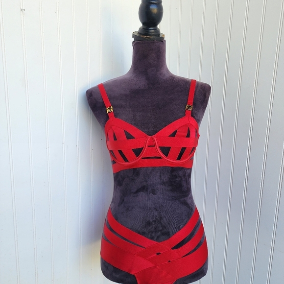 NWT Victoria's Secret SET Women's Red Unlined Balconet Strappy SEXY BRA 32A S - Picture 1 of 16